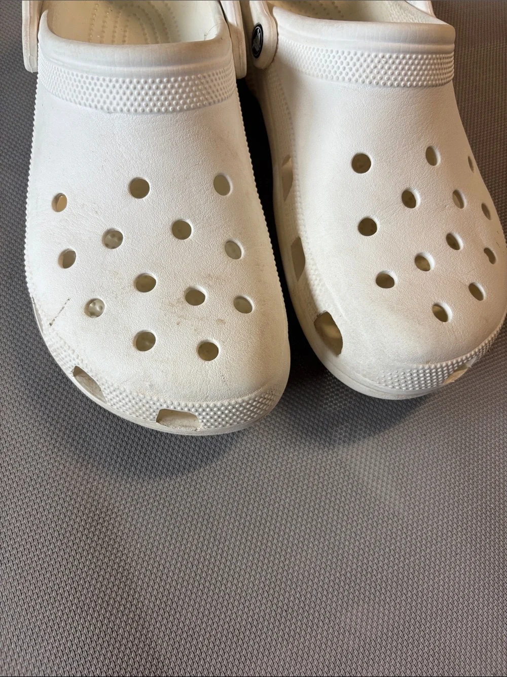 CROCS men’s sz 12 Classic White Slip-On Clogs with Heel Strap EUC